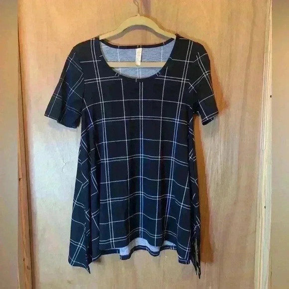 LuluaRoe Black Plaid Women Top Short Sleeve Casual Size Extra Small - Picture 3 of 16